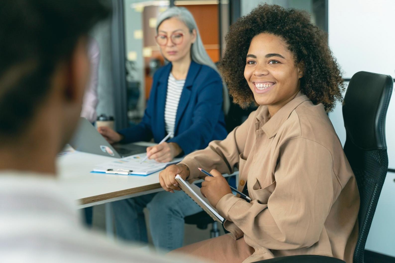 Sesi pembelajaran investasi dengan pendekatan praktis dan realistis