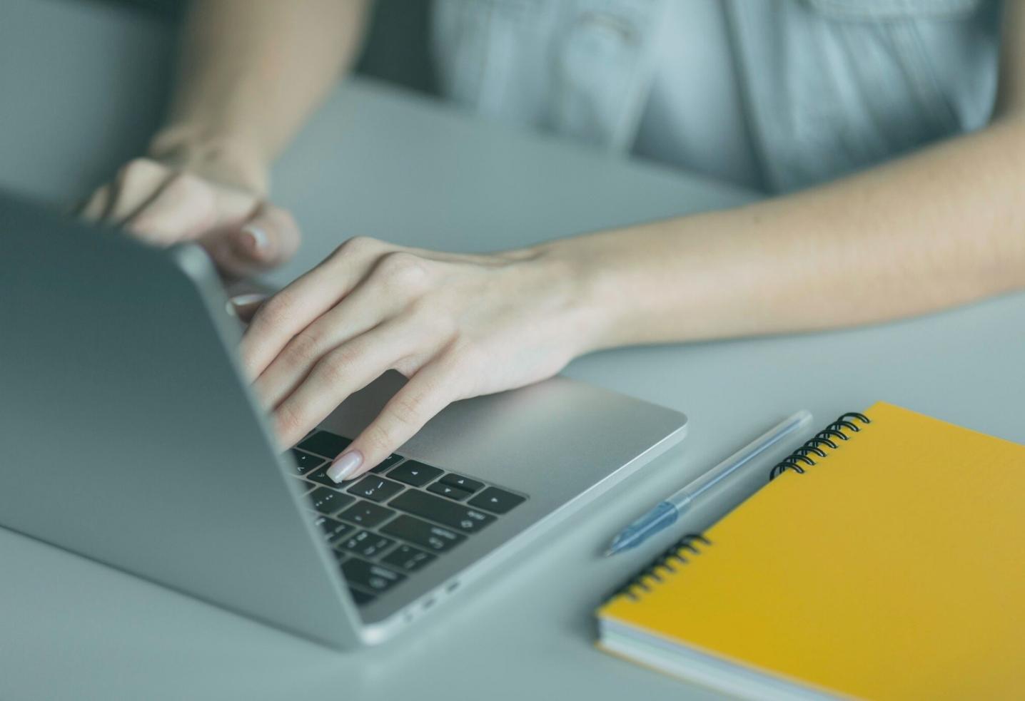 Suasana pembelajaran interaktif program investasi Deal Saham