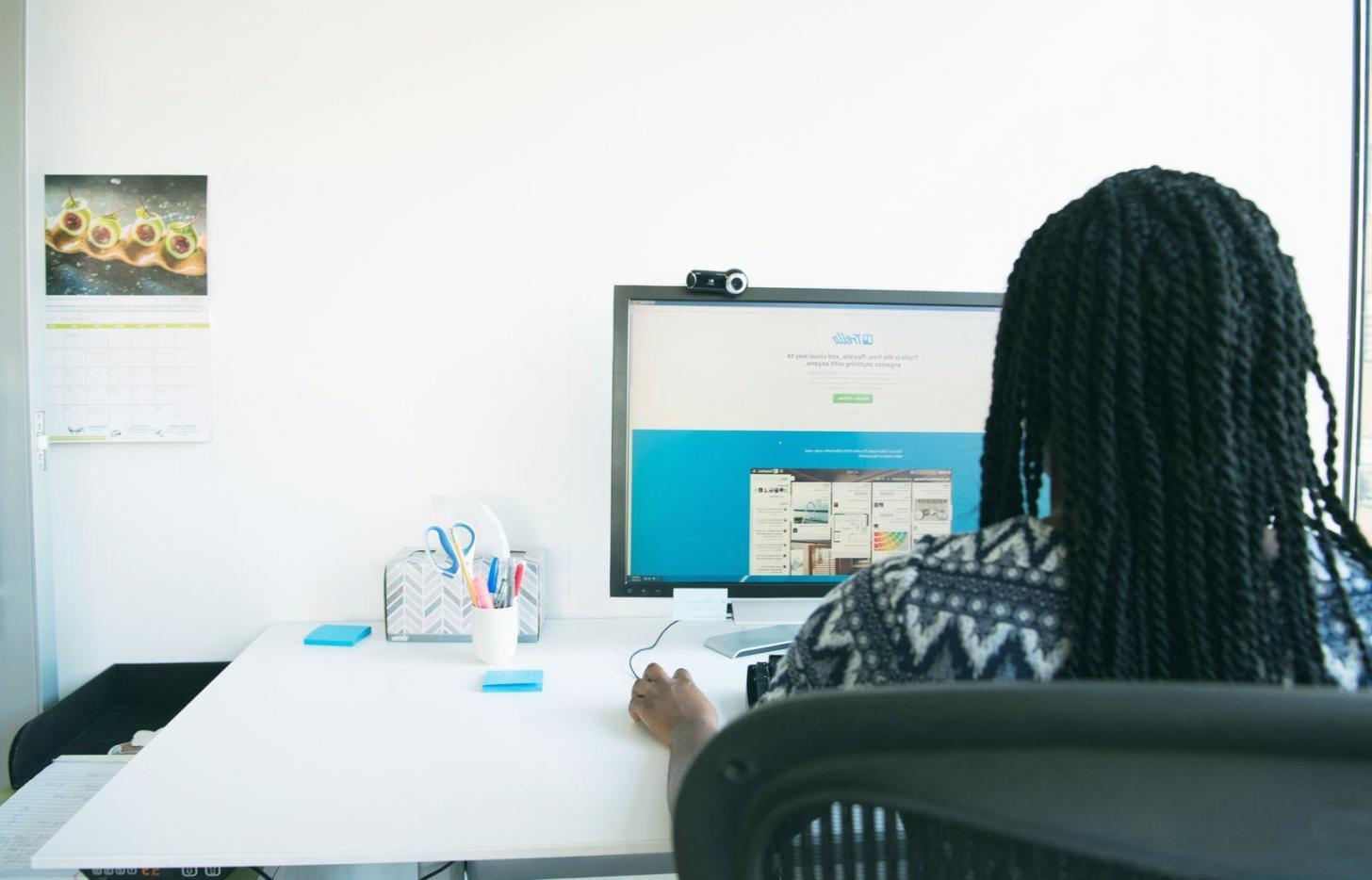 Dokumentasi kegiatan pembelajaran dan diskusi program Deal Saham